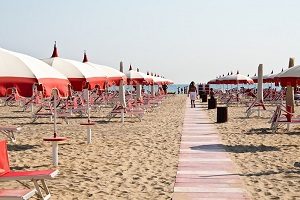 Rimini_Beach_1_(2008)