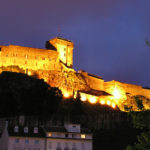 800px-Chateau_lourdes_nuit