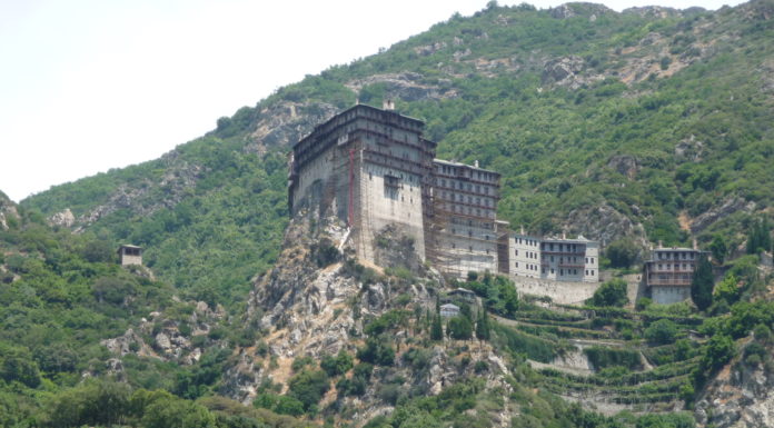 Grecia: Isole Ammoulianì, enogastronomia e il Monte Athos